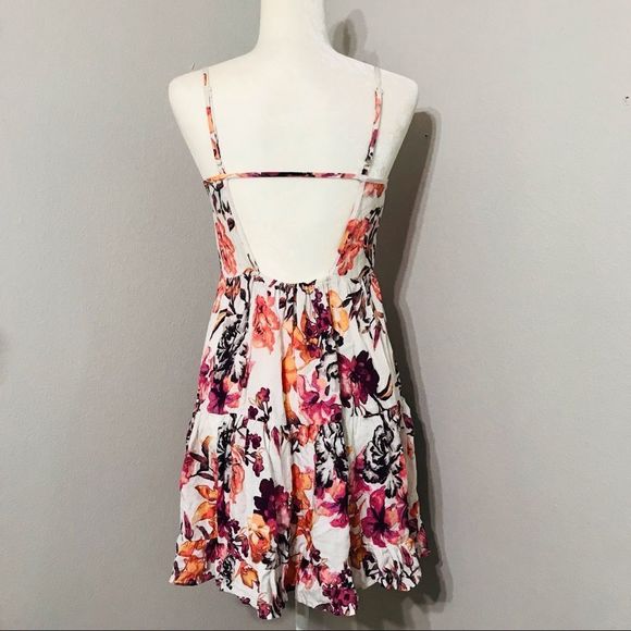 I’m in Love With Derek Floral Dress - Picture 3 of 4